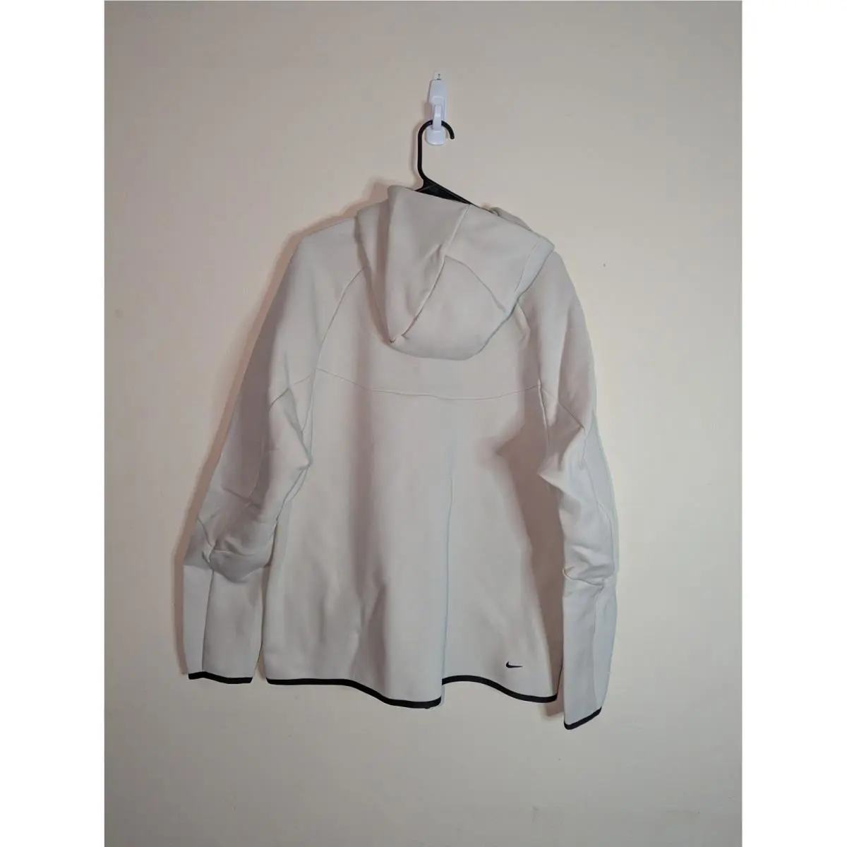 Nike clothing - Ivory (UPC: 197602891478) 10