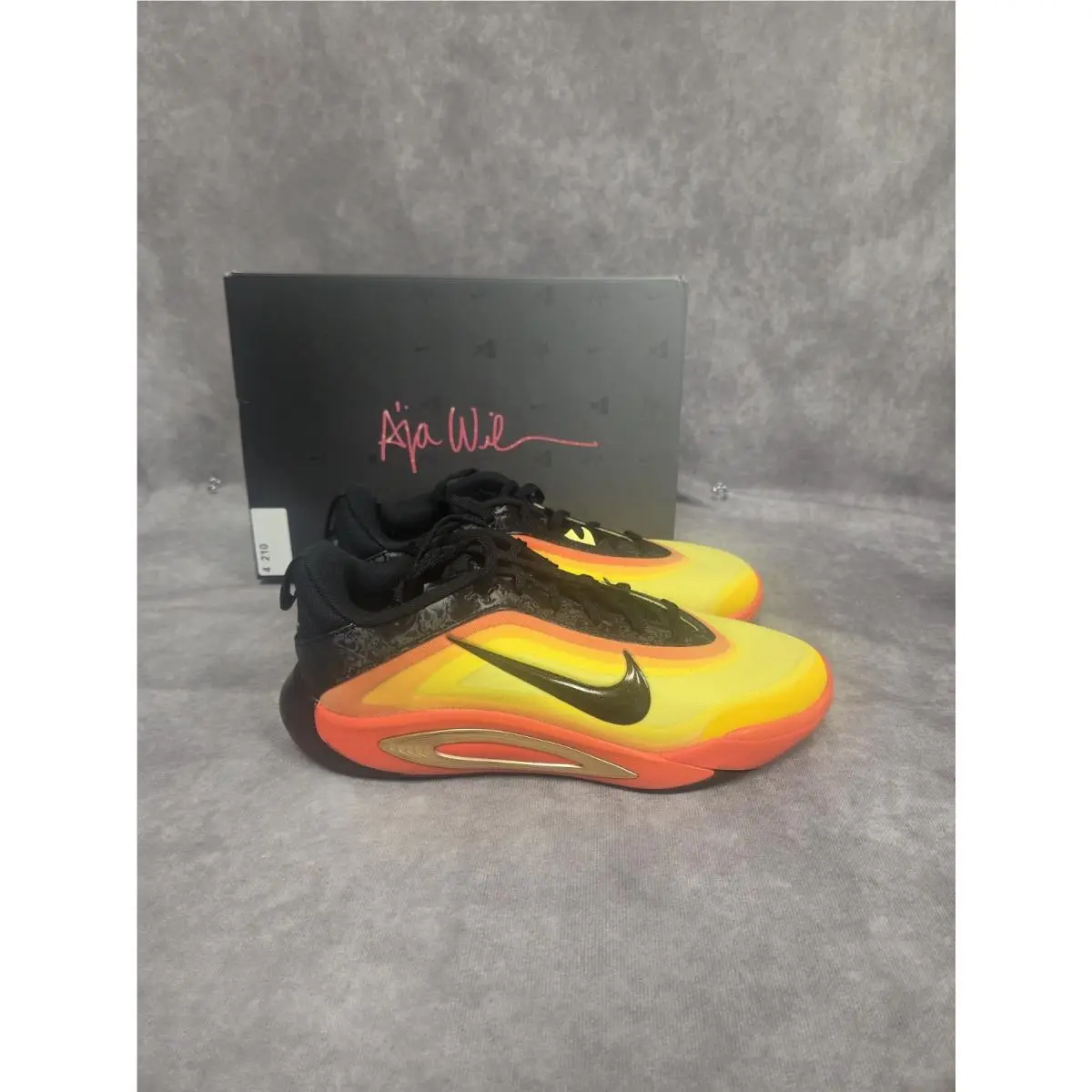 Nike shoes - Gold 0