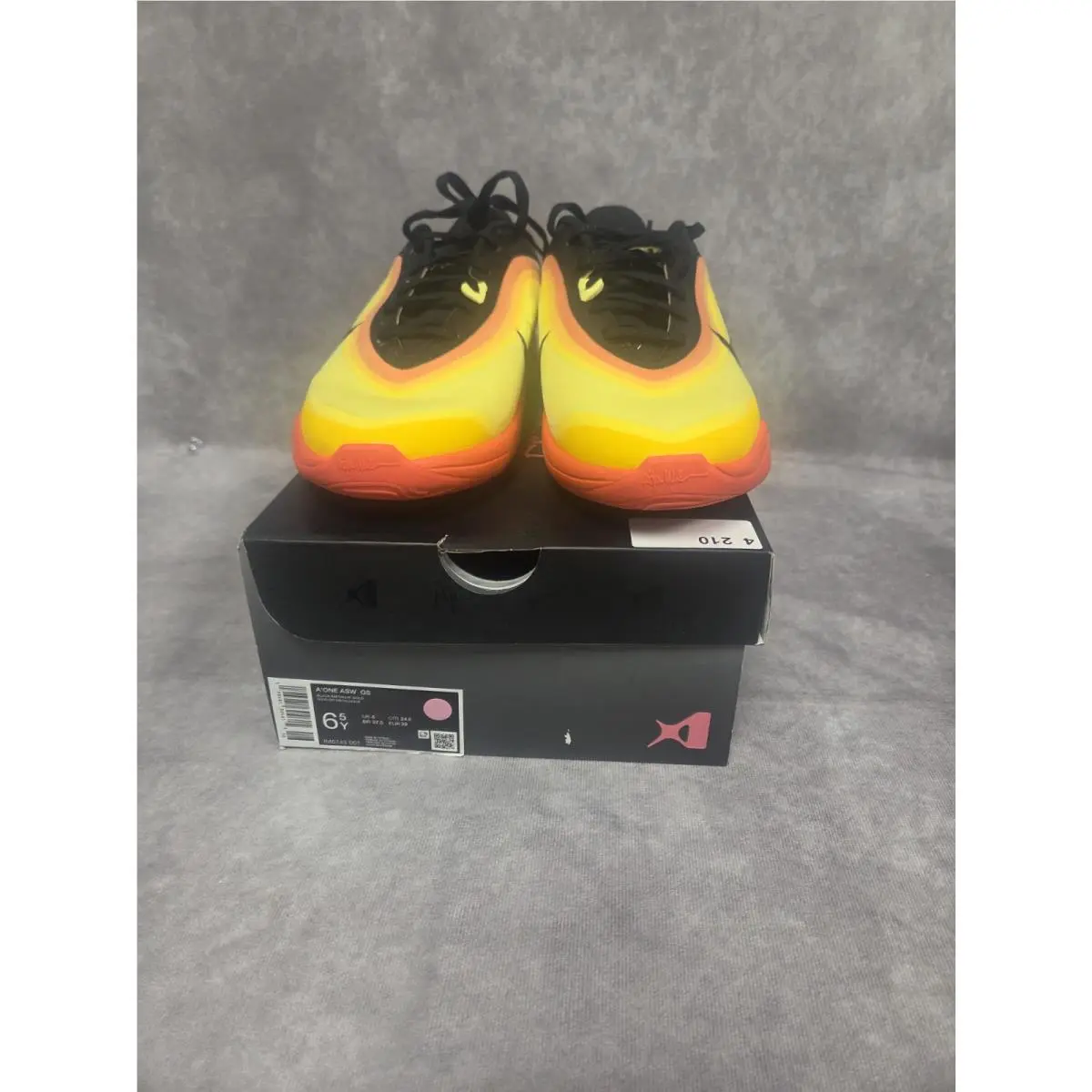 Nike shoes - Gold 1