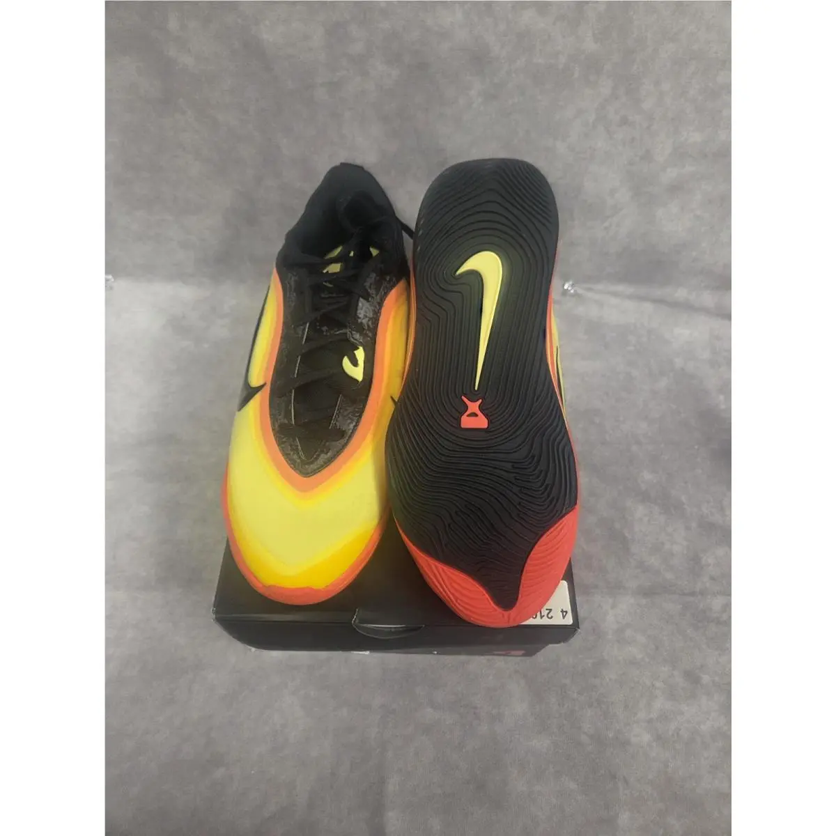 Nike shoes - Gold 4