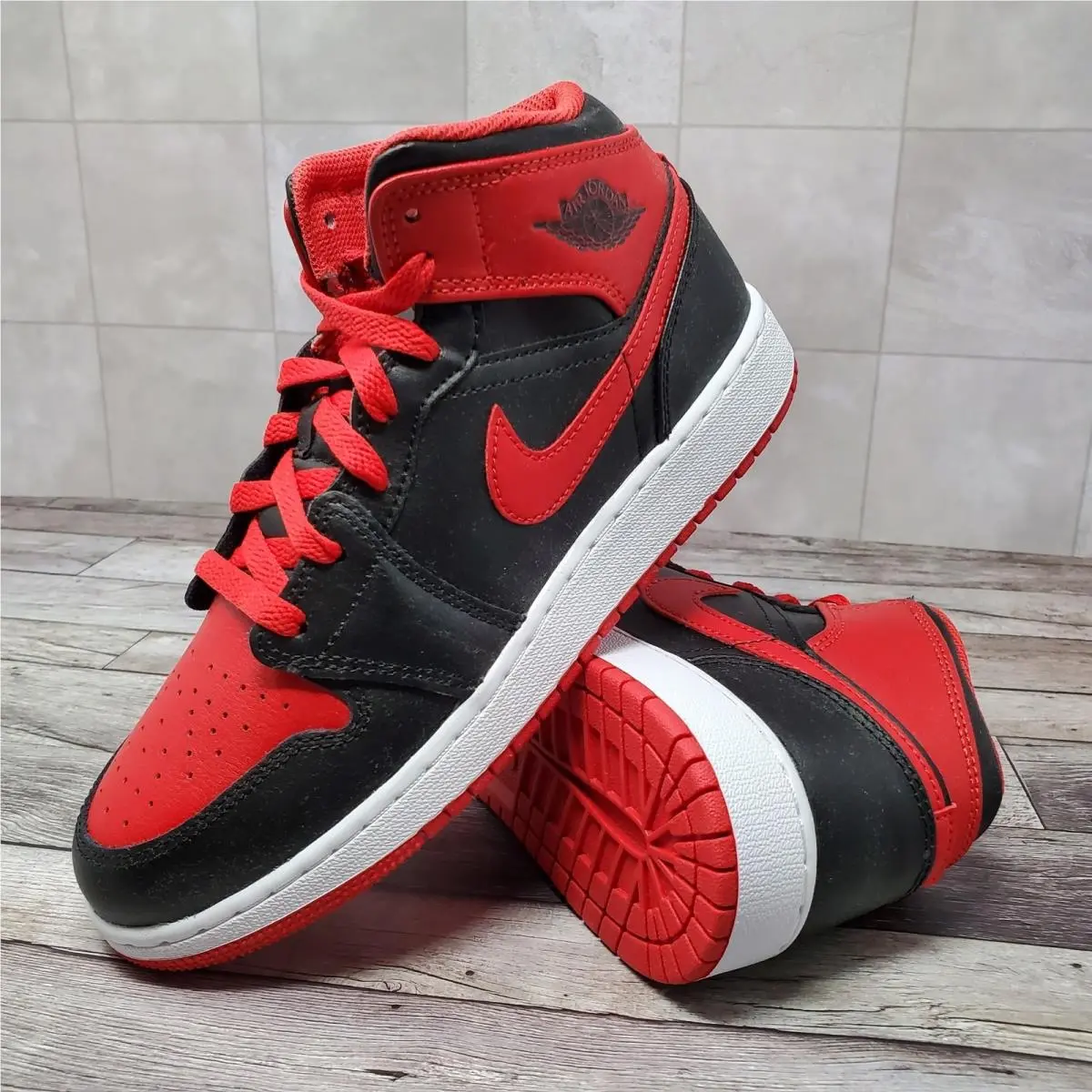 Nike Air Jordan 1 Mid GS Alternate Bred Black Fire Red Size 5.5Y DQ8423-060