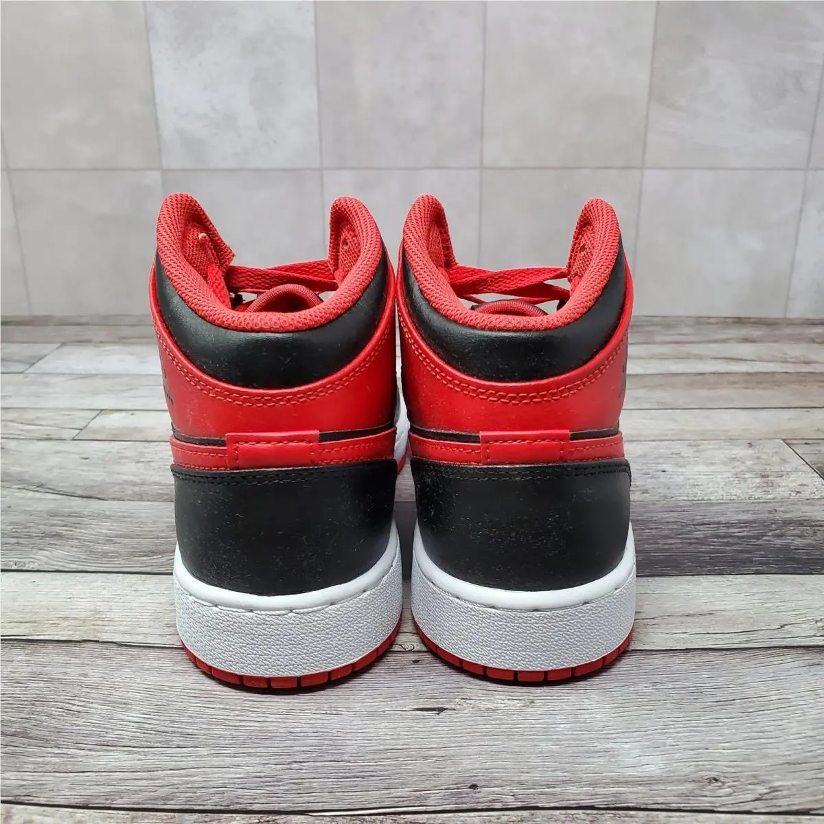 Nike shoes - Air Jordan 1 Mid - Air Mid - Red 1