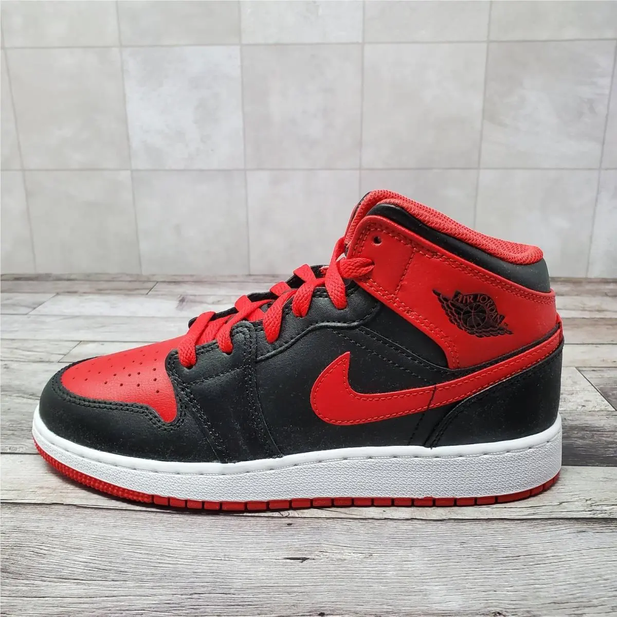 Nike shoes - Air Jordan 1 Mid - Air Mid - Red 3