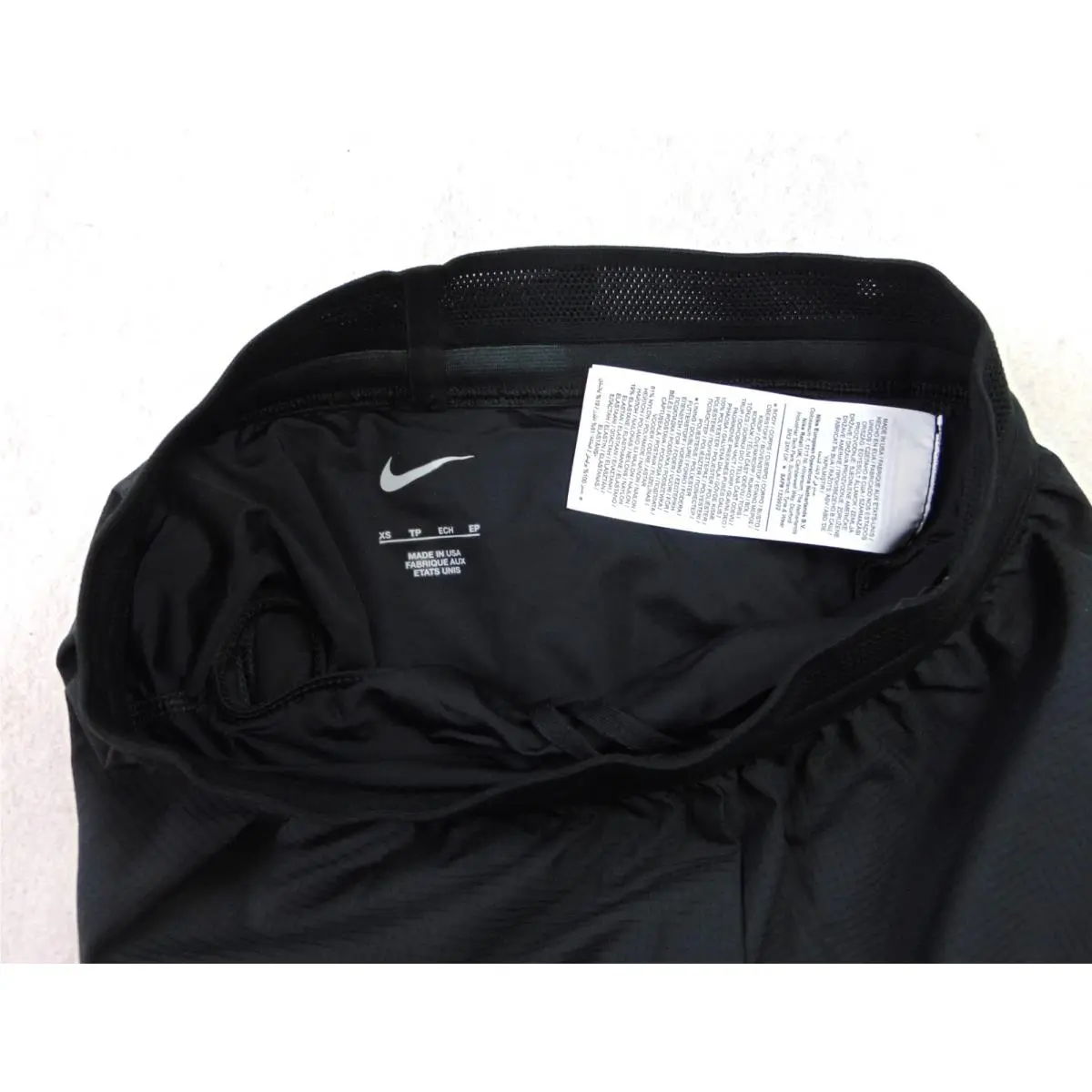 Nike clothing - CW2588 077 - CW2588 077 - Black & Metallic Gold 3