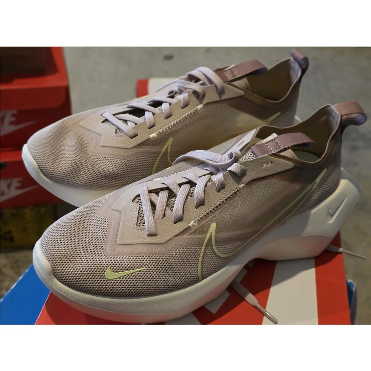 Nike Vista Lite Women`s Running Training Shoes - Size 10