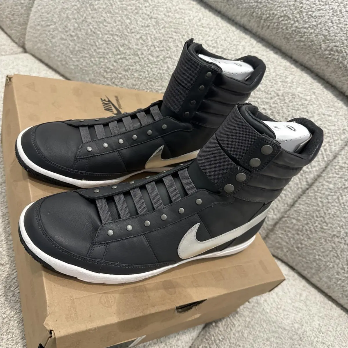 Nike shoes - Black 3