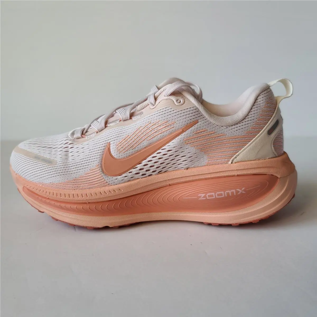 Nike Vomero 18 Light Soft Pink White HM6804-601 Women`s Size 5.5