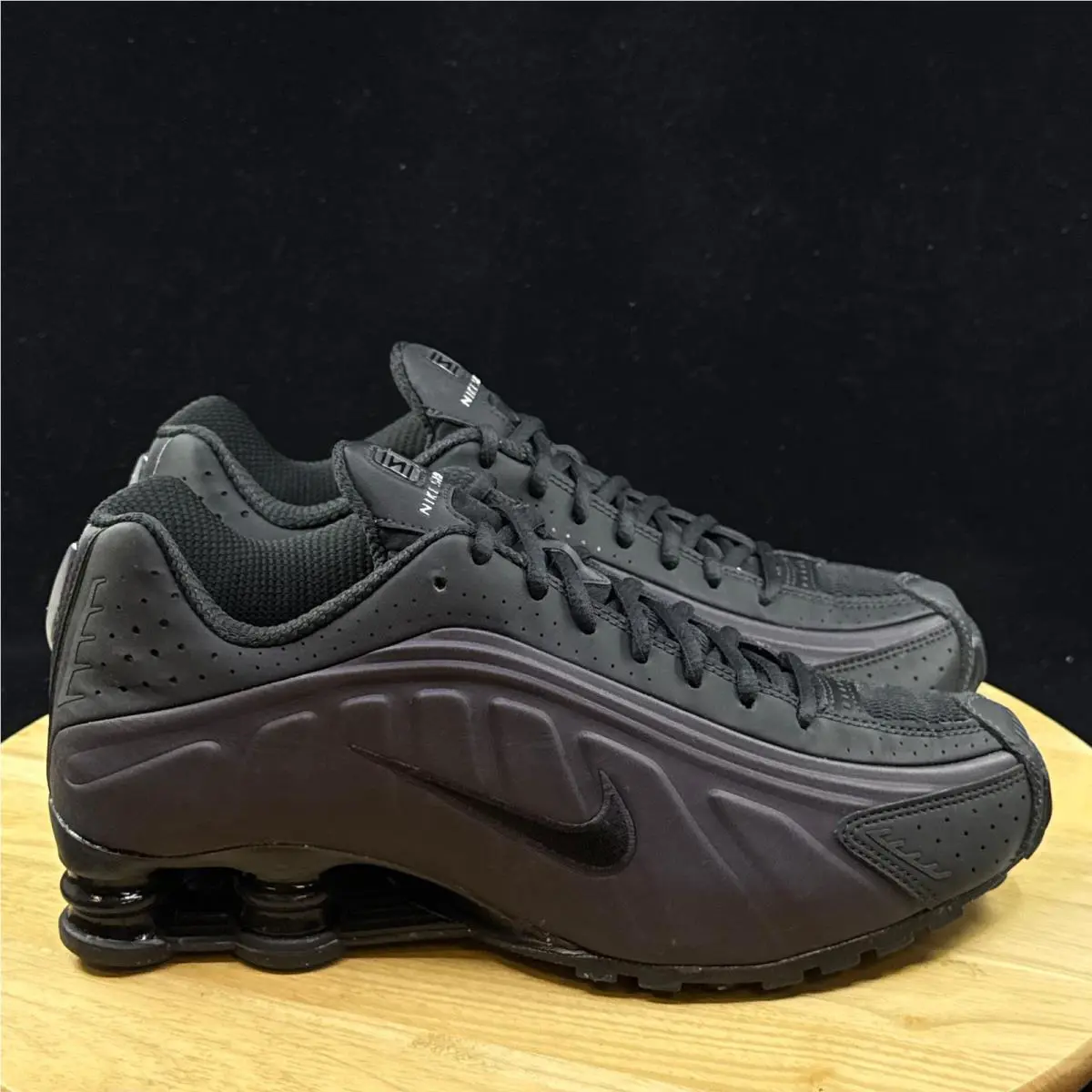 Nike shoes - Black 3