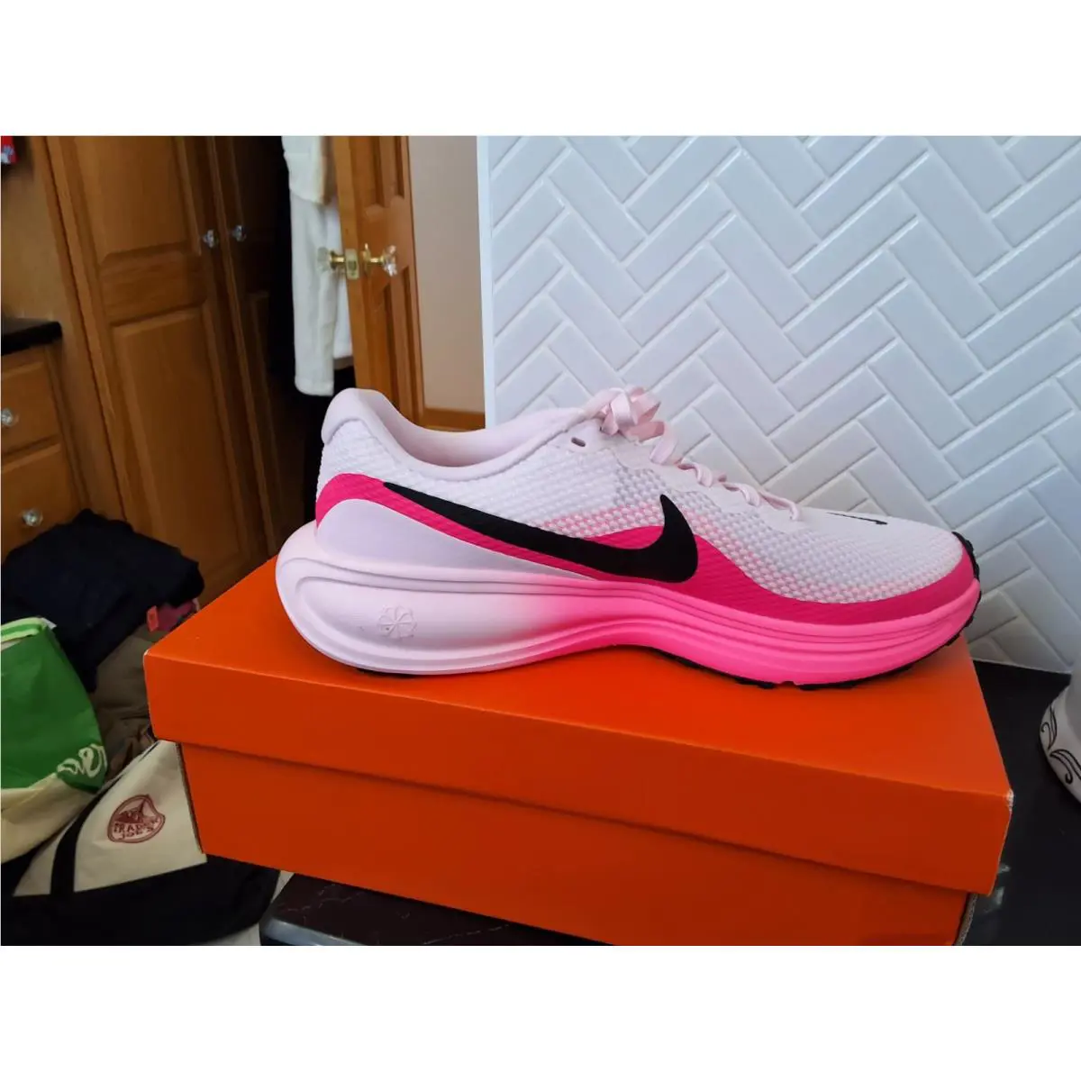 Nike Womens Pink Revolution Sneakers 10