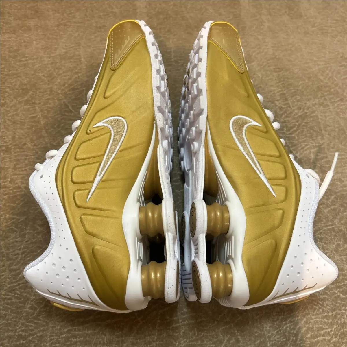 Nike shoes - Nike Shox R4 - Shox - Gold 5