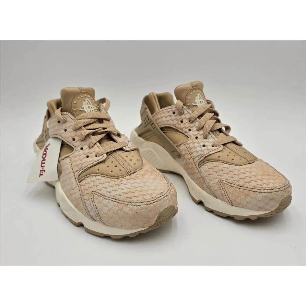 Nike Air Huarache Run Mushroom Tan Textured Snakeskin 683818-201 Women`s 6.5