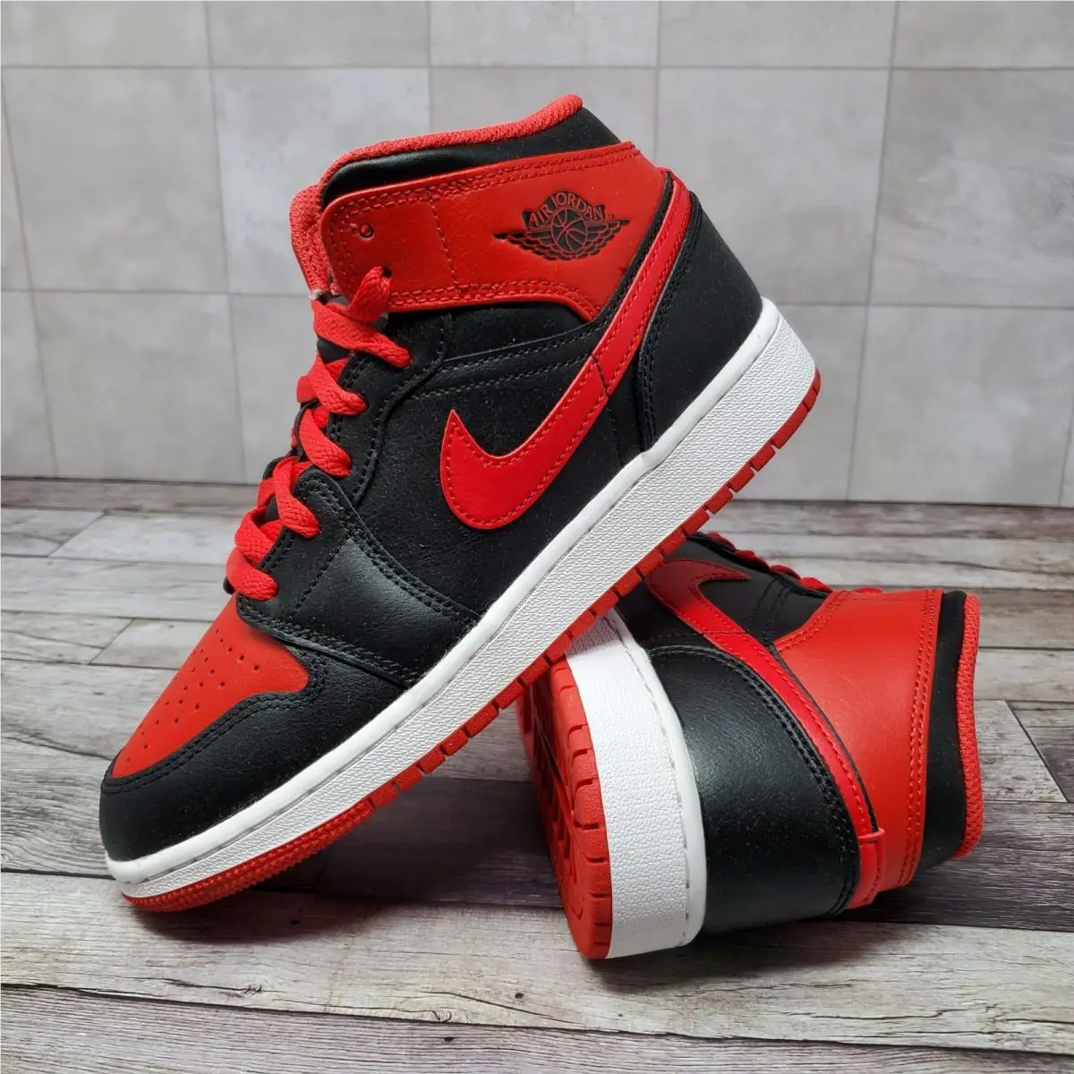 Nike Air Jordan 1 Mid GS Alternate Bred Black Fire Red Size 4.5Y DQ8423-060