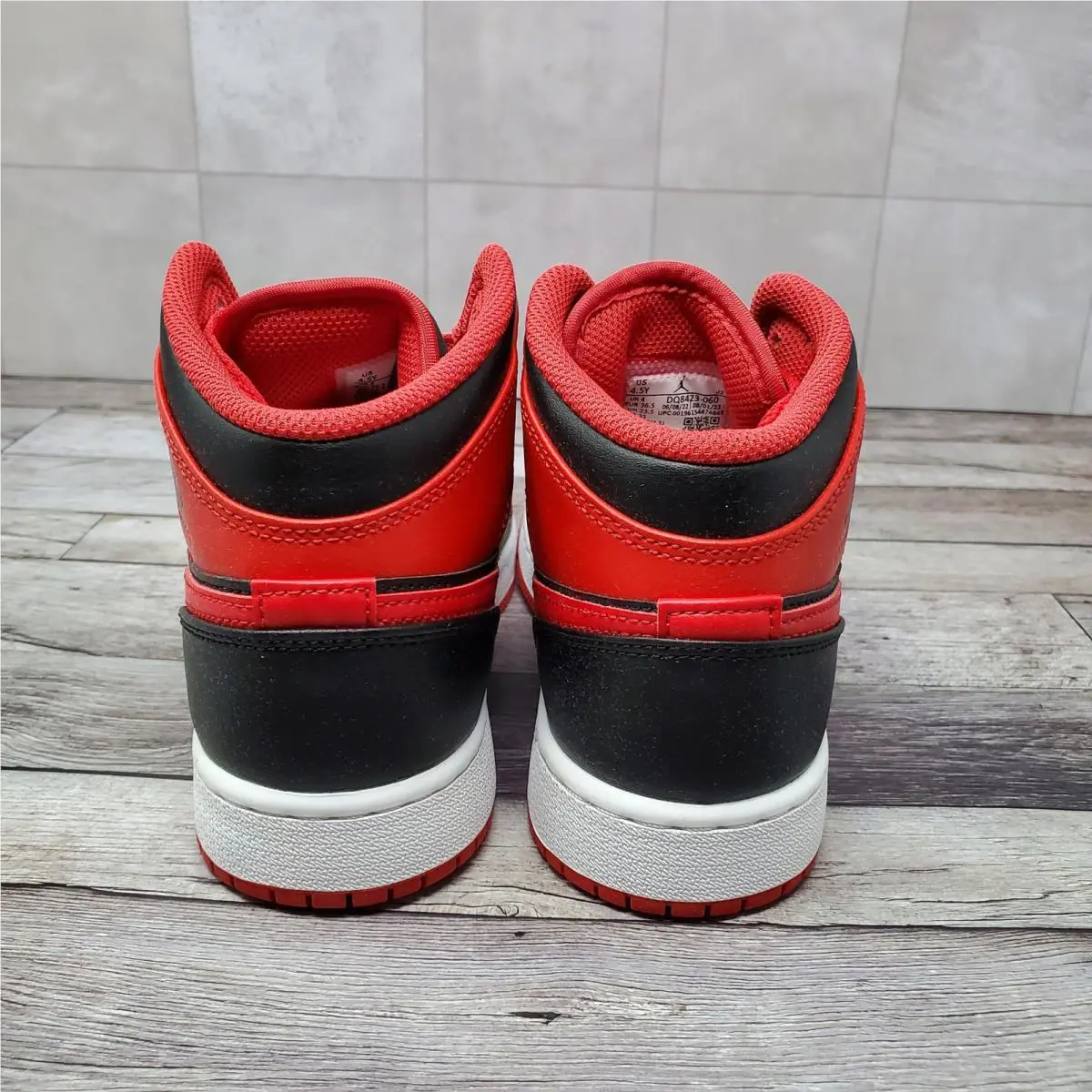 Nike shoes - Air Jordan 1 Mid GS - Red 1