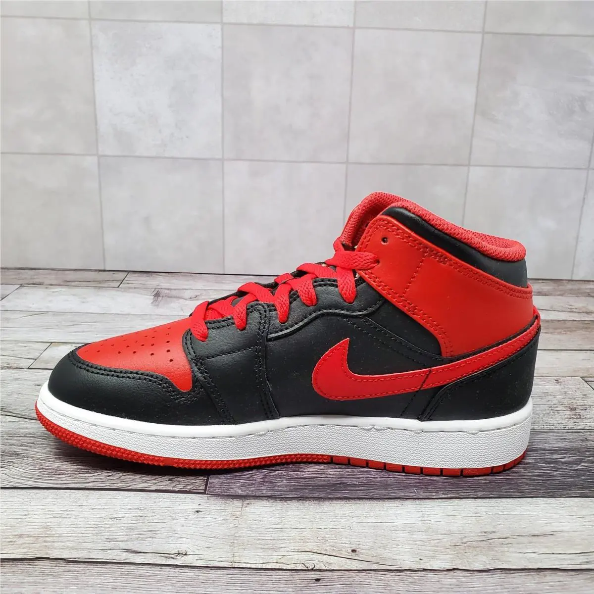 Nike shoes - Air Jordan 1 Mid GS - Red 7