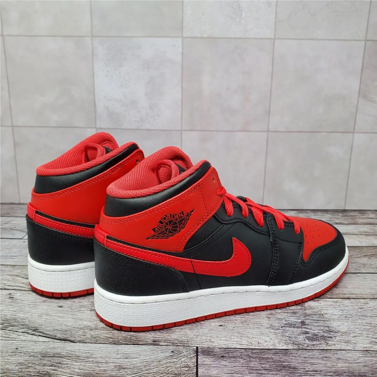 Nike shoes - Air Jordan 1 Mid GS - Red 5