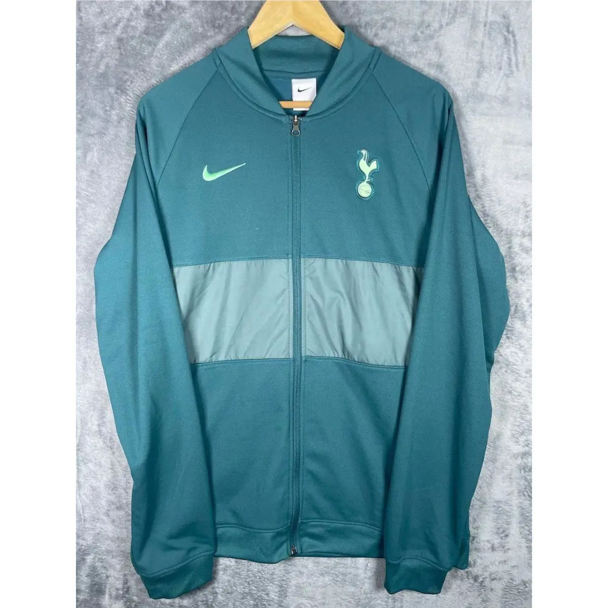 Nike clothing - Green 1