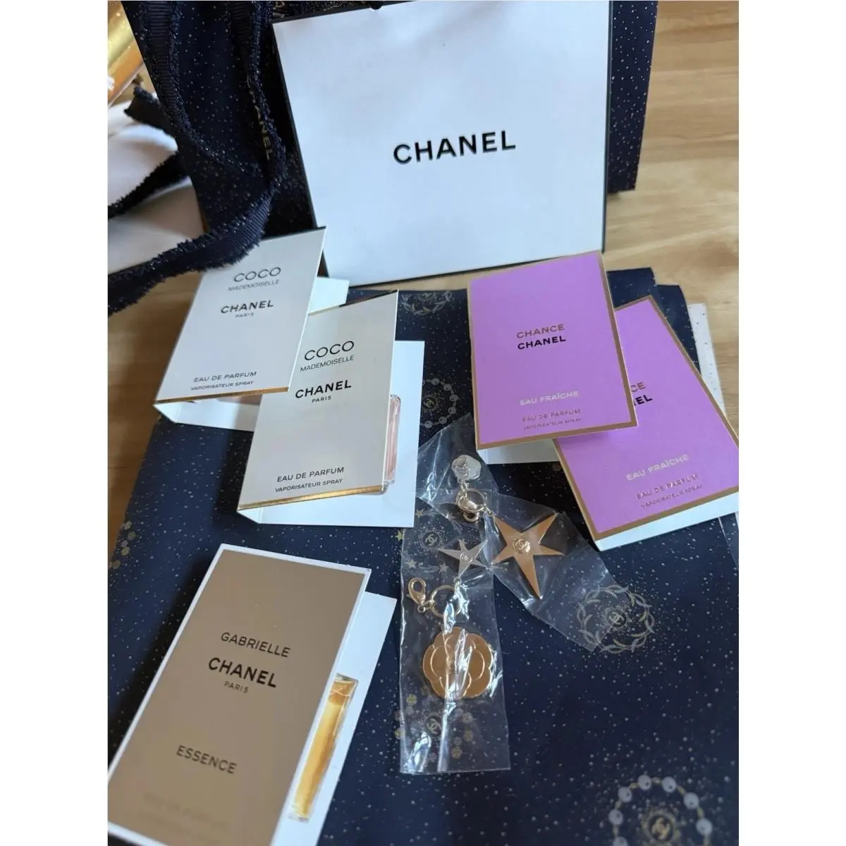 Chanel Lot Charms + 5 Eau De Parfum Samples Sprays 1.5ml + Bag Christmas Gift