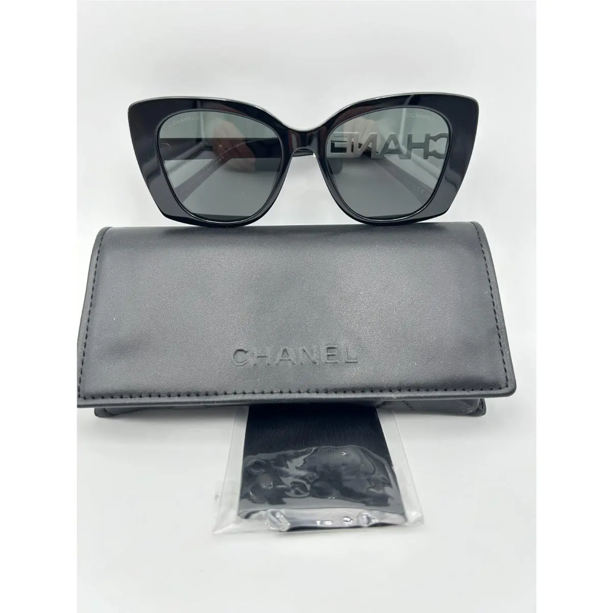 Chanel Sunglasses 5422-B-A 1026/S4 Black White Gray 53 17 140