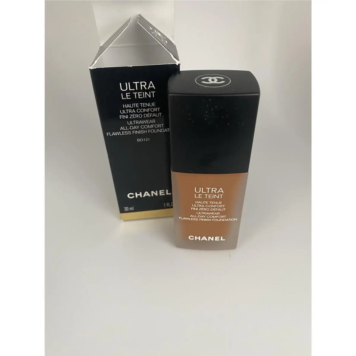 Chanel Ultra Le Teint All Day Comfort Flawless Finish Foundation - BD121- ￼