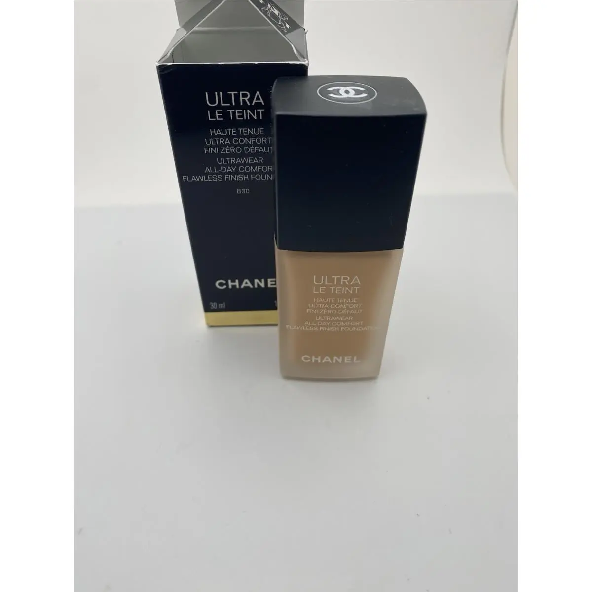 Chanel Ultra Le Teint All Day Comfort Flawless Finish Foundation - B30 - ￼