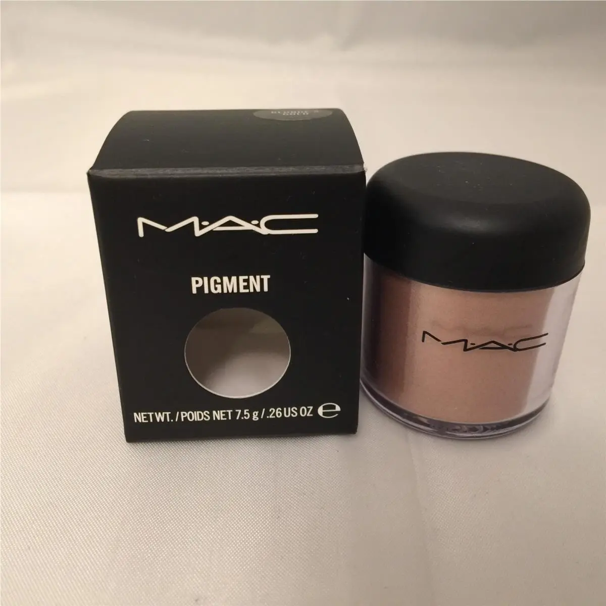 Mac Blonde`s Gold Pigment Eyeshadow Eyeshadow .26OZ/7.5G