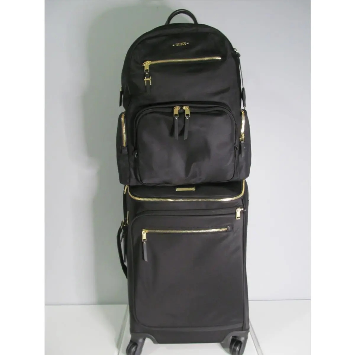 Tumi Voyageur International Women`s Black Luggage Set Carry On 16 Laptop
