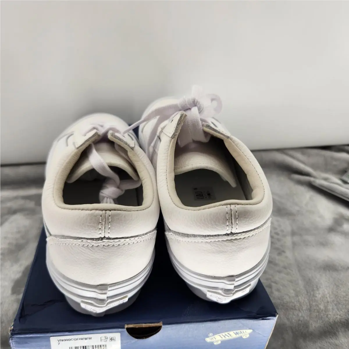 Vans shoes - VANS Old Skool - Old Skool - VN000D57WHT - White 2