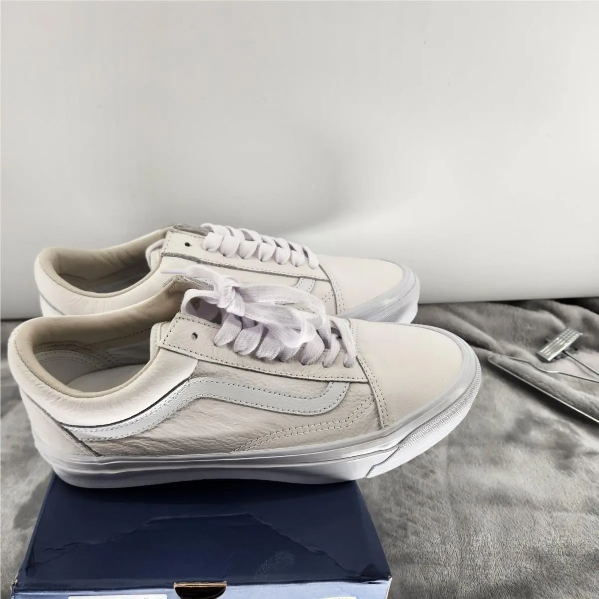 Vans shoes - VANS Old Skool - Old Skool - VN000D57WHT - White 3