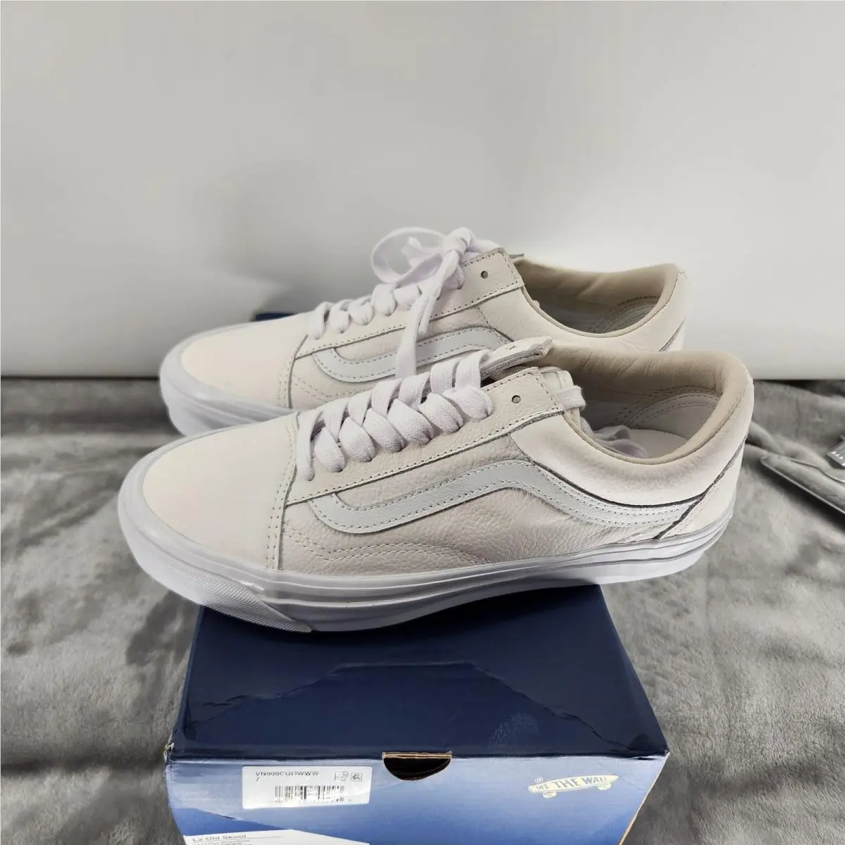 Vans shoes - VANS Old Skool - Old Skool - VN000D57WHT - White 1