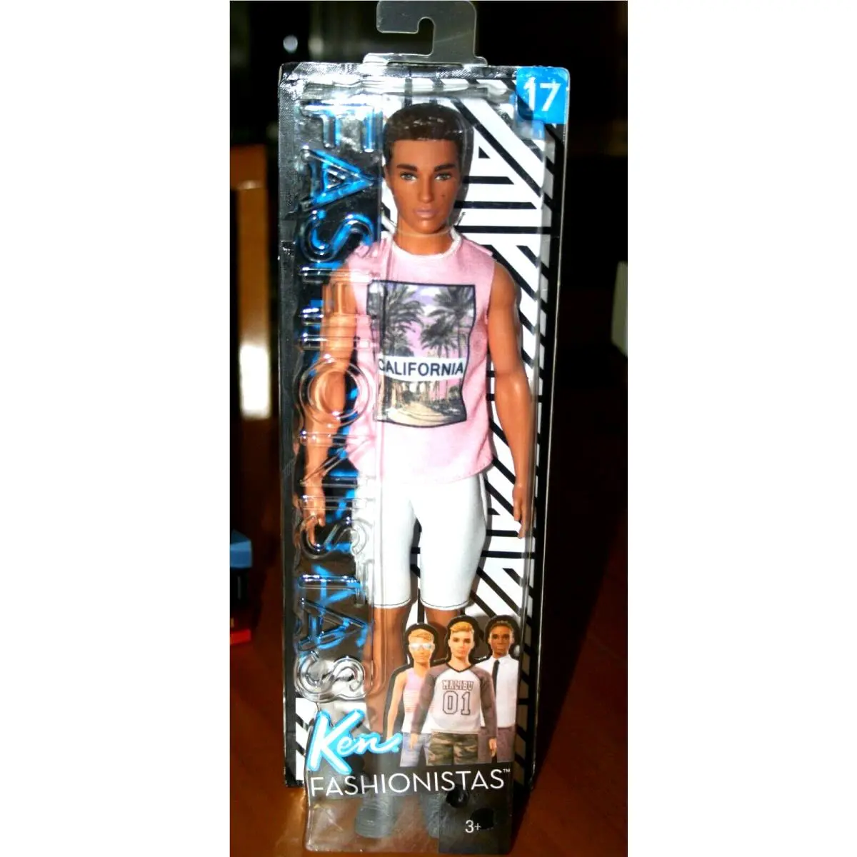 2017 Ken Fashionista 17-California Tee/white Shorts-new in Package