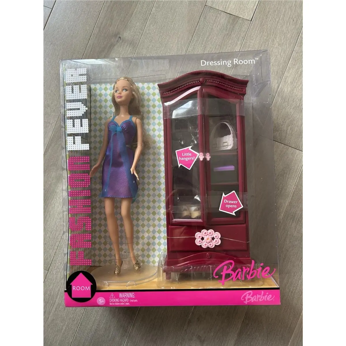 Mattel 2006 Fashion Fever Dressing Room Wardrobe Barbie Doll Play Set