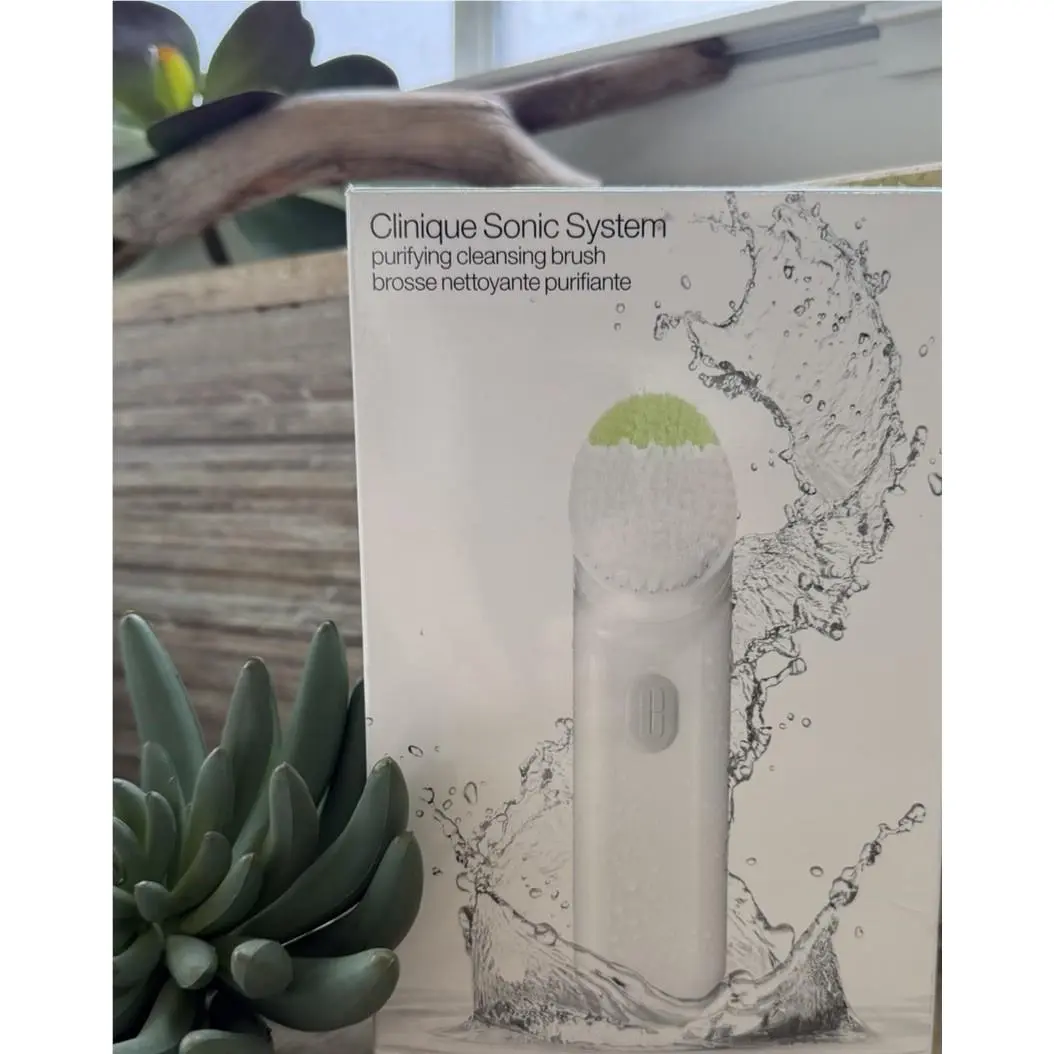 Clinique Sonic System Purifying Cleansing Brush Rechargeable Antimicrobial