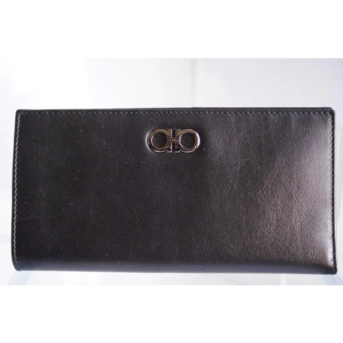 Salvatore Ferragamo Women`s Wallet Bifold Card Holder Continental Clutch
