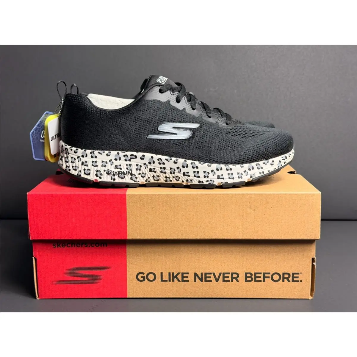 Skechers Go Run Consistent Women`s 8 Running Shoes Black White Athletic Sneakers