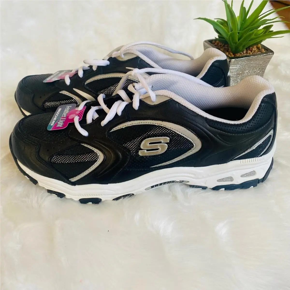 Skechers Black and White Sneakers with Sporty Design Size 9