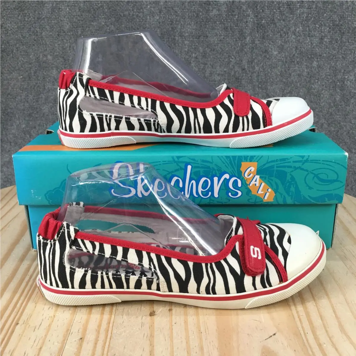 Skechers Cali Shoes Womens 8 Zebra Print Slip On Flats 36633 White Black Red