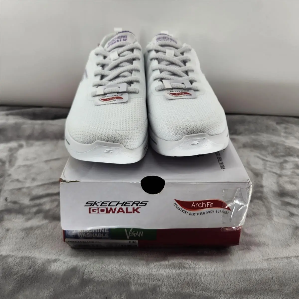 Skechers Women`s 6.5 White Lavender Go Walk Arch Fit Shoes