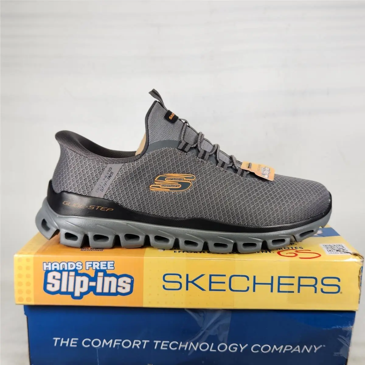10.5 Men - Skechers Glide Step Noxus - Charcoal / Orange - Hands Free Slip ON