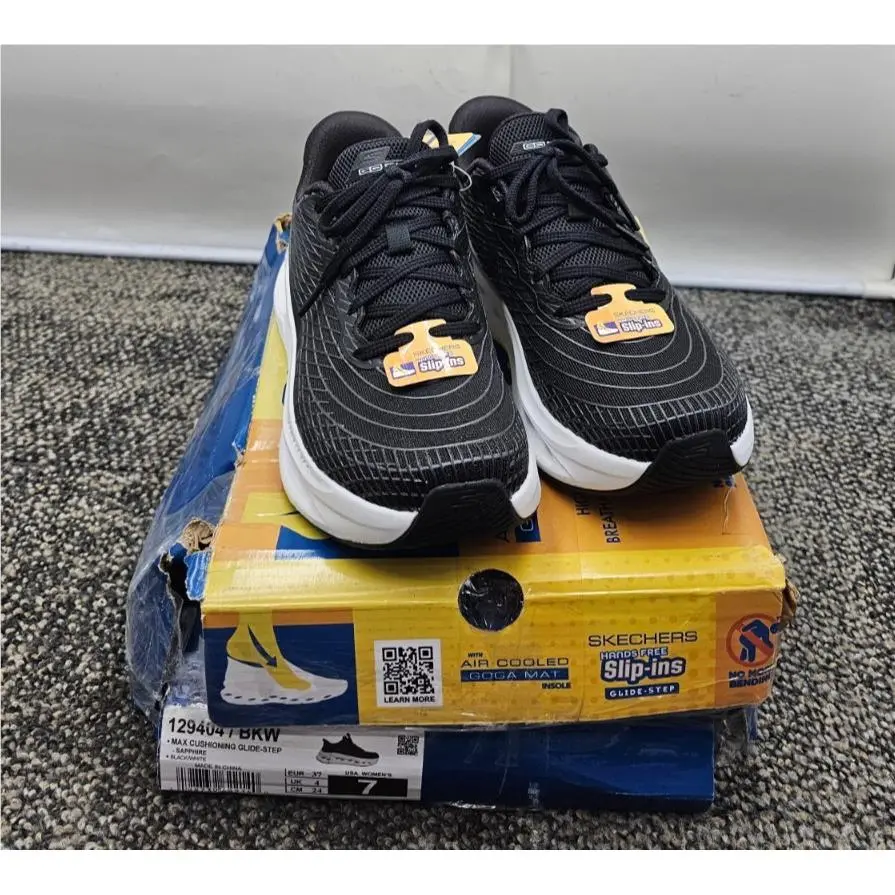 Skechers Max Cushioning Glide-step Sapphire Black/white Women`s Size 7 US