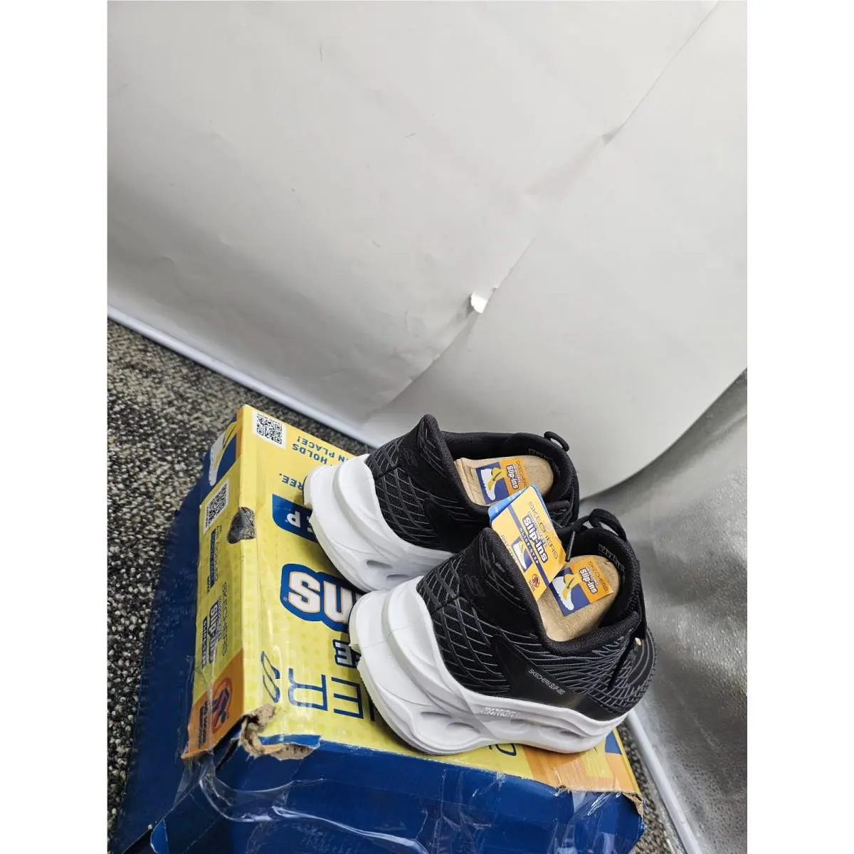 Skechers shoes - Max Cushioning Glide-Step Sapphire - Max Cushioning Sapphire - 129404 BKW - Black/White (UPC: 198739622140) 2