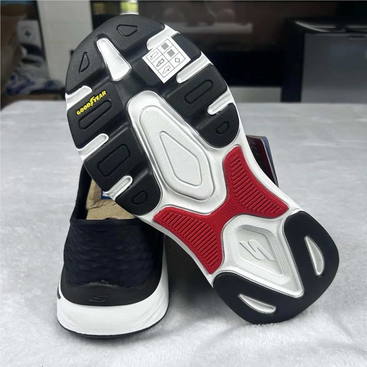Skechers shoes - Max Cushioning Arch Fit - Game - 220347WW - Black (UPC: 0197627329246) 8