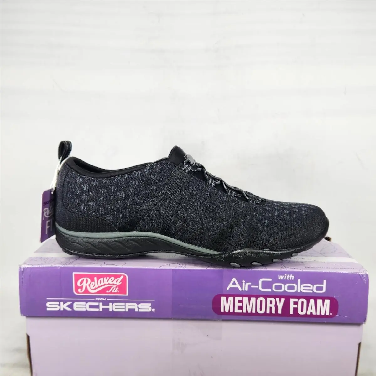 10 Women - Skechers Breathe Easy Sere Knity - Black Slip On Sneaker