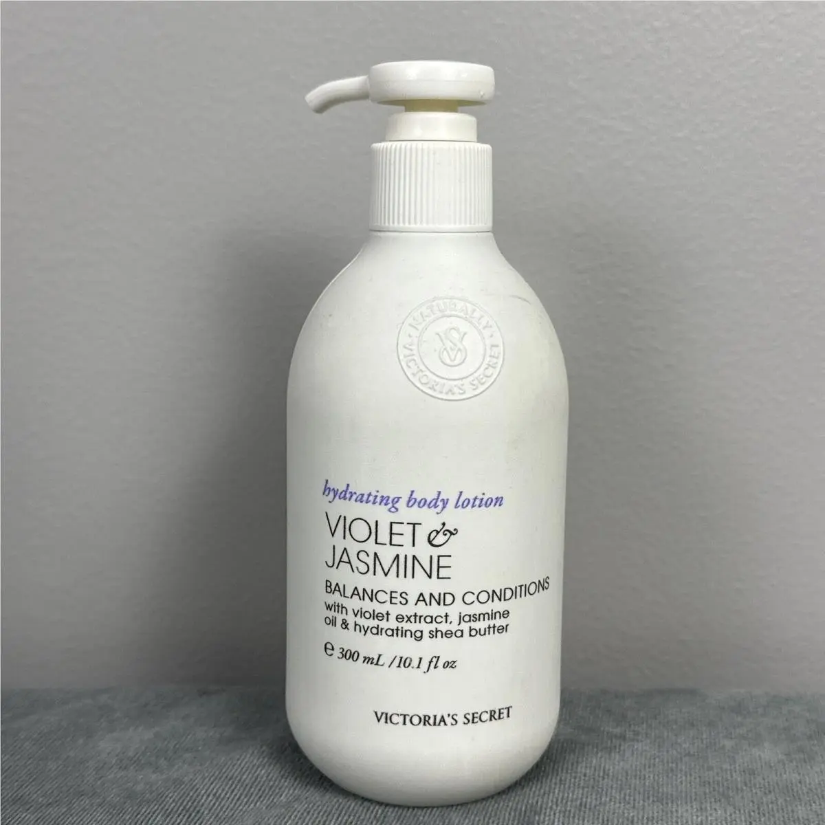 Victoria’s Secret Violet Jasmine Hydrating Body Lotion 10.1 fl oz Shea Butter