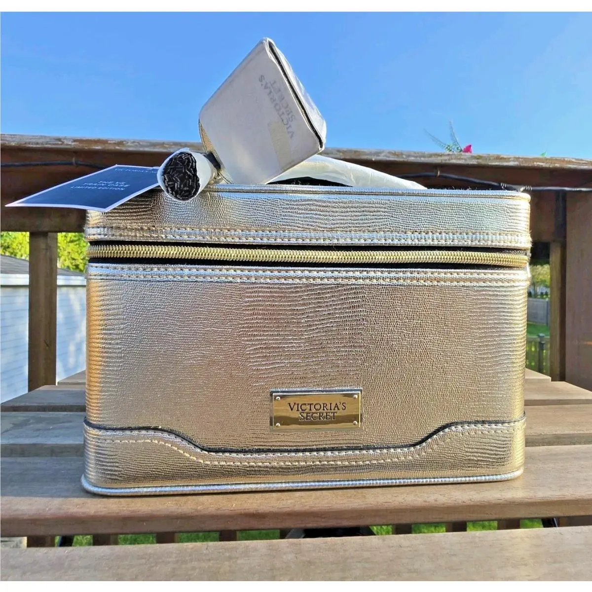 Victoria`s Secret Love Weekender VS Train Case Gold Limited Edition Shine Logo