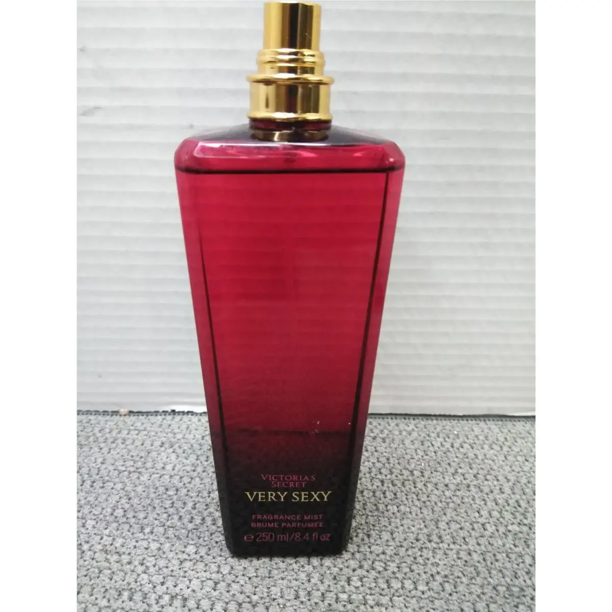 Retired Victoria`s Secret Very Sexy Fragrance Mist 8.4 OZ Read