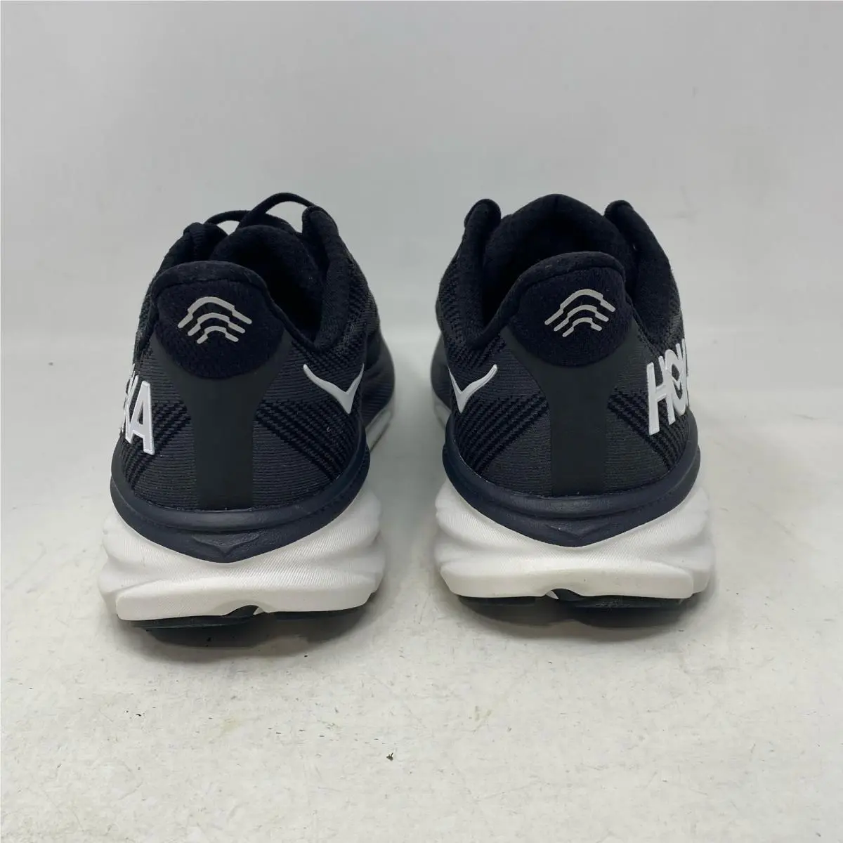 Hoka Clifton 9 Black/white Women’s 9.5B Running Shoes
