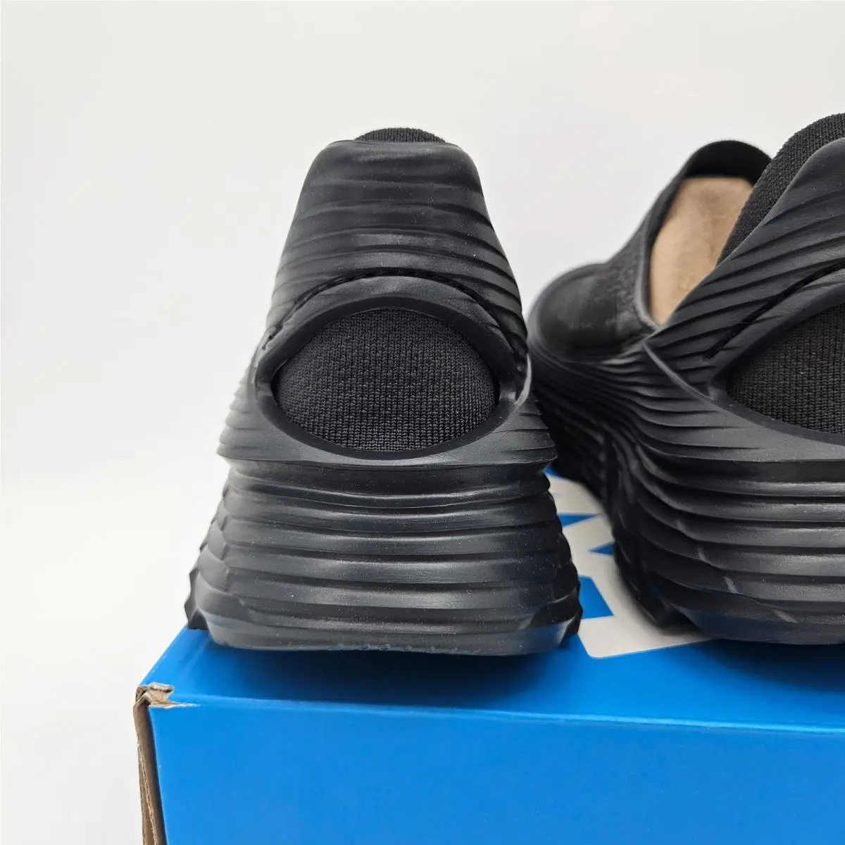 Hoka shoes - Hoka One One Restore TC - 1134532-BBLC - Black 4