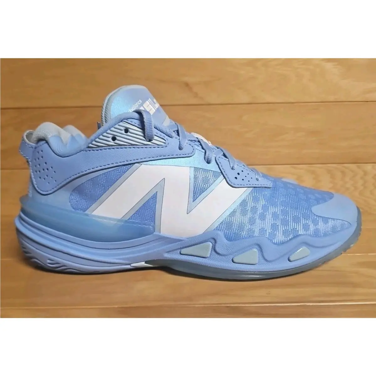 New Balance Hesi Low V2 Electric Sky Blue Size 9 Mens Basketball Shoe BBHSLVR2