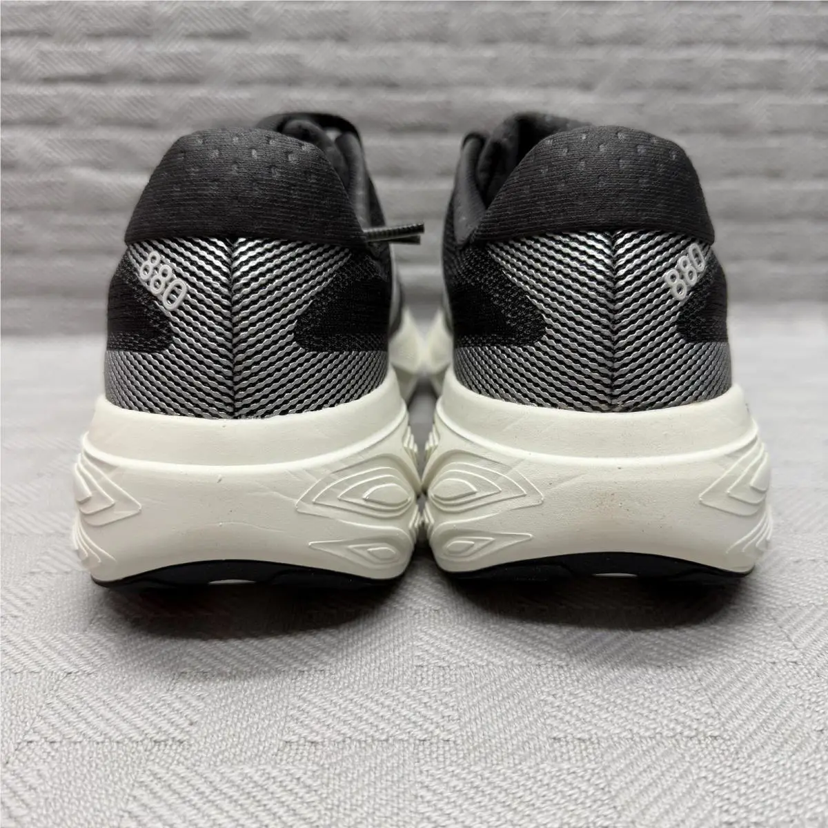 New Balance shoes - New Balance 880 - Black (UPC: 197968071491) 1