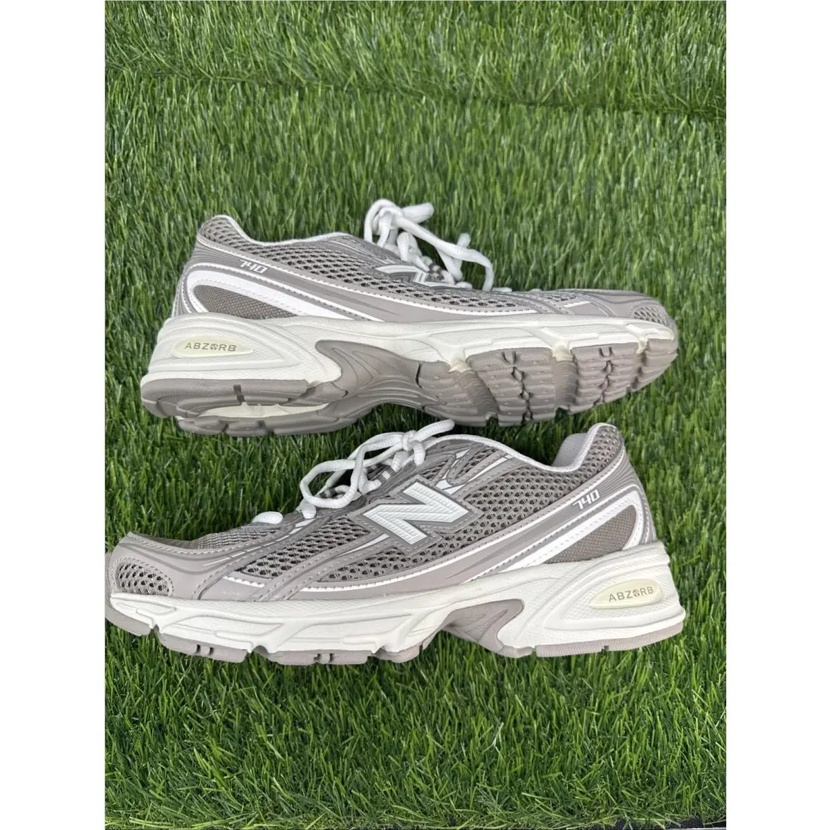 New Balance Kids 740 Bungee Sneakers Size 5.5 Brown Beige Mocha White